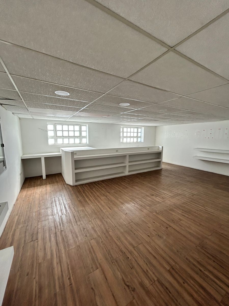 Alquiler depósito Industrial + oficinas y showrrom. Zonificación U2B. — foto 10