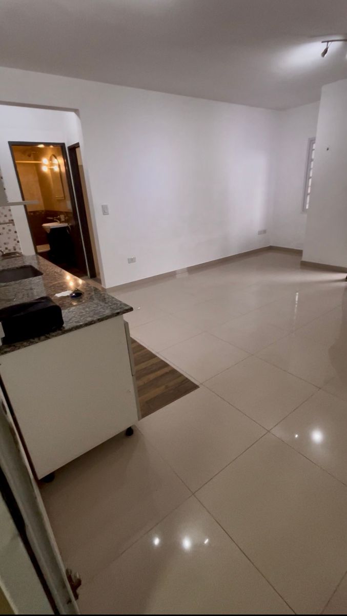 Excelente Departamento de 2 ambientes con cochera cubierta. San Justo - 2