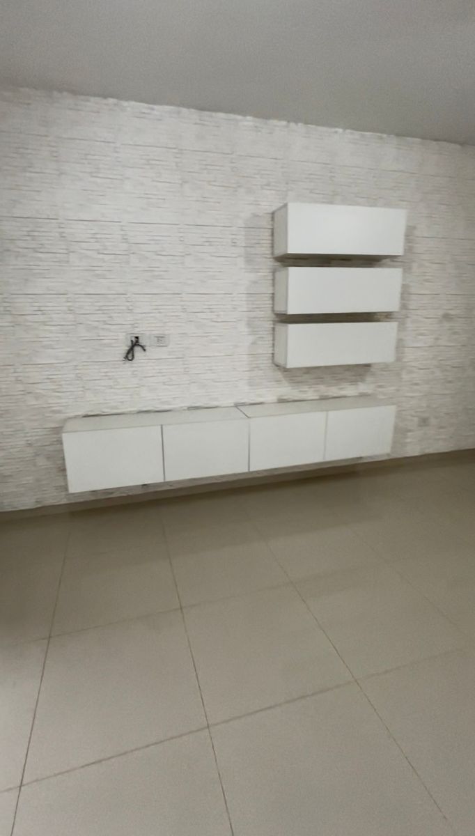 Excelente Departamento de 2 ambientes con cochera cubierta. San Justo - 3