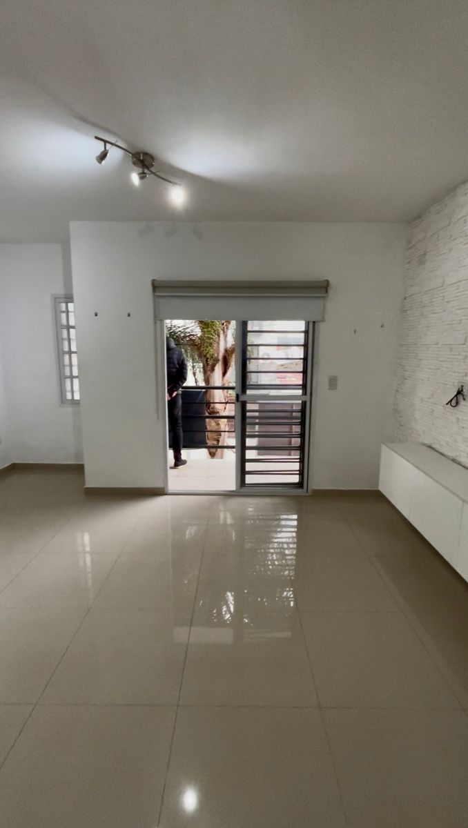 Excelente Departamento de 2 ambientes con cochera cubierta. San Justo - 6