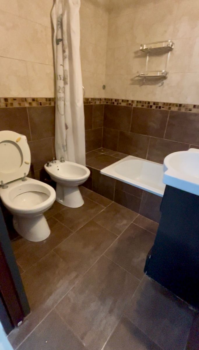 Excelente Departamento de 2 ambientes con cochera cubierta. San Justo - 8