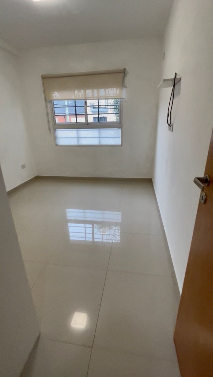 Excelente Departamento de 2 ambientes con cochera cubierta. San Justo - 9