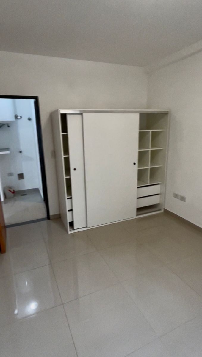 Excelente Departamento de 2 ambientes con cochera cubierta. San Justo - 10