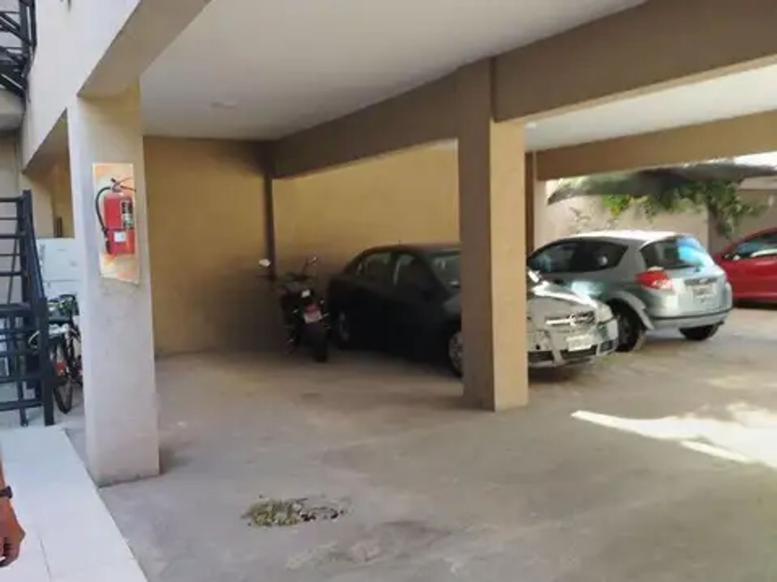 Excelente Departamento de 2 ambientes con cochera cubierta. San Justo - 12