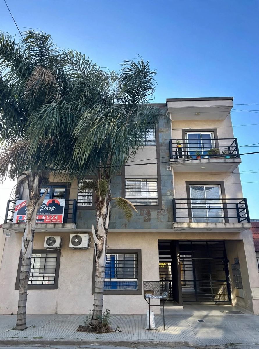 Excelente Departamento de 2 ambientes con cochera cubierta. San Justo - 13