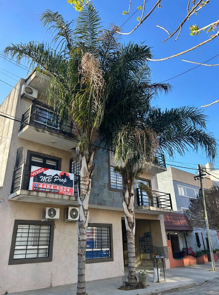 Excelente Departamento de 2 ambientes con cochera cubierta. San Justo - 14