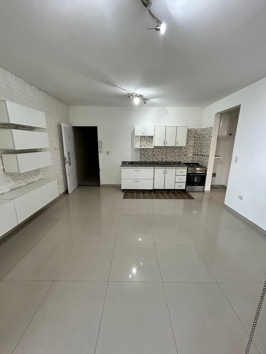 Excelente Departamento de 2 ambientes con cochera cubierta. San Justo — foto 4