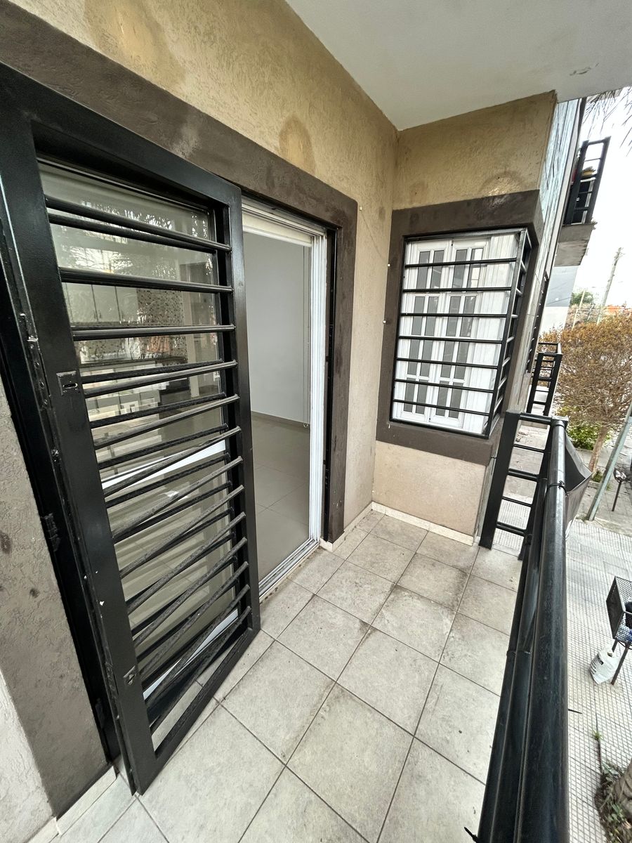 Excelente Departamento de 2 ambientes con cochera cubierta. San Justo — foto 9