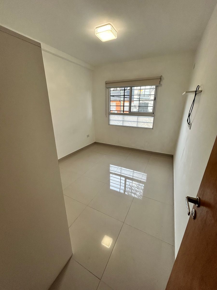 Excelente Departamento de 2 ambientes con cochera cubierta. San Justo — foto 13