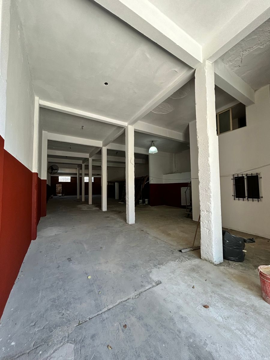 Depósito industrial/comercial con oficina y vestuario. — foto 3