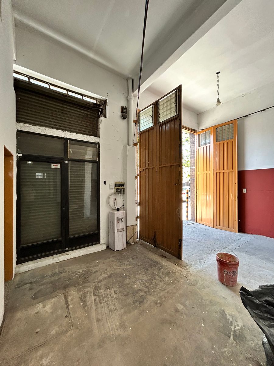 Depósito industrial/comercial con oficina y vestuario. — foto 4