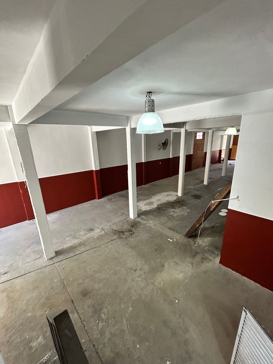 Depósito industrial/comercial con oficina y vestuario. — foto 12