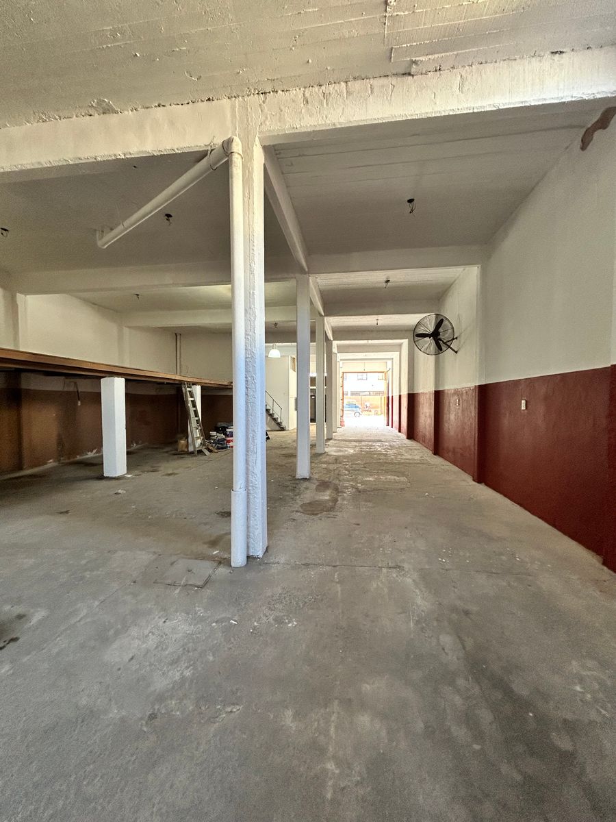 Depósito industrial/comercial con oficina y vestuario. — foto 15