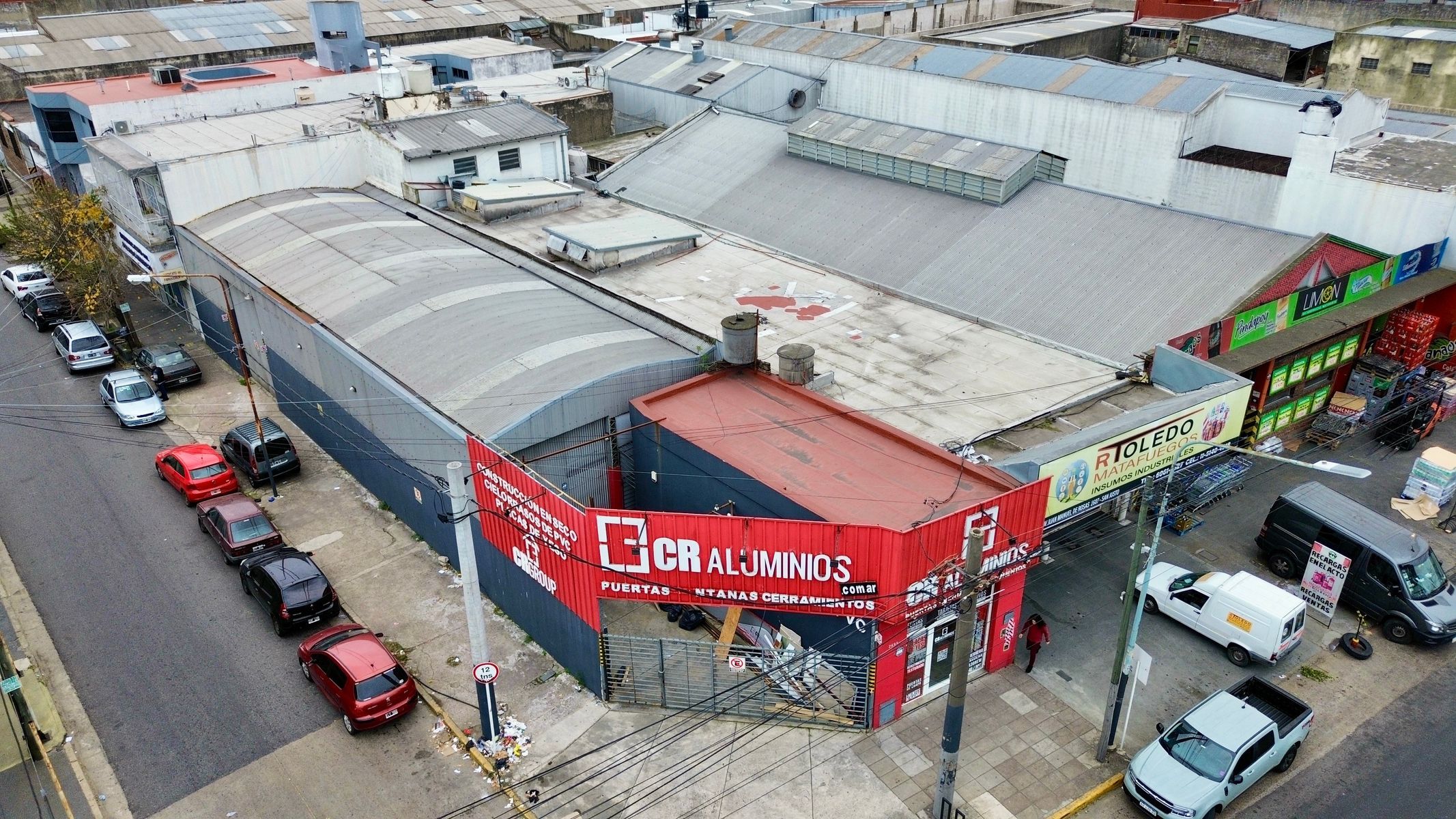 Excelente local comercial con Galpón/depósito — foto 4