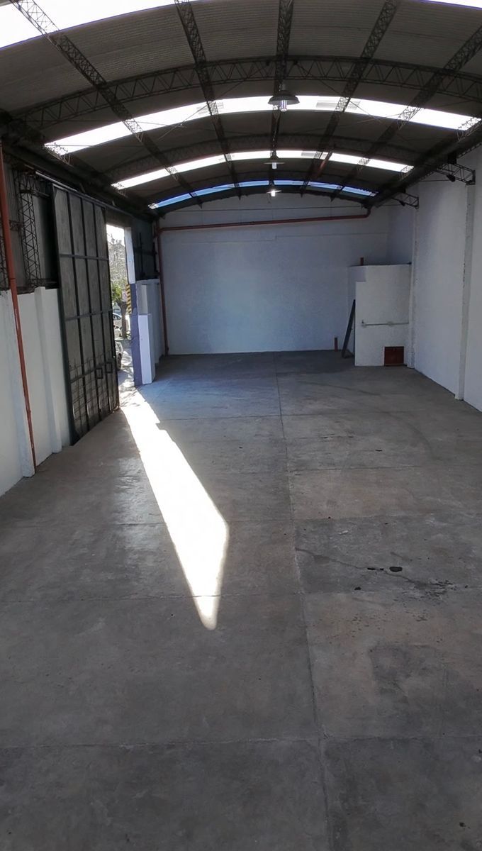 Excelente local comercial con Galpón/depósito — foto 9
