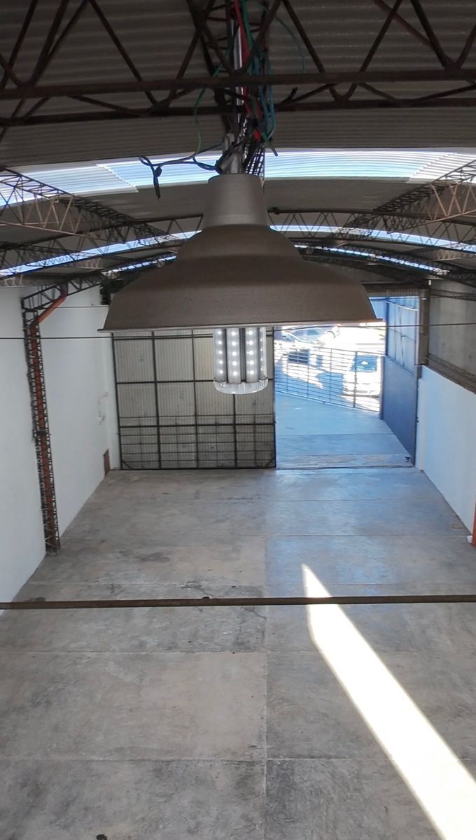 Excelente local comercial con Galpón/depósito — foto 11