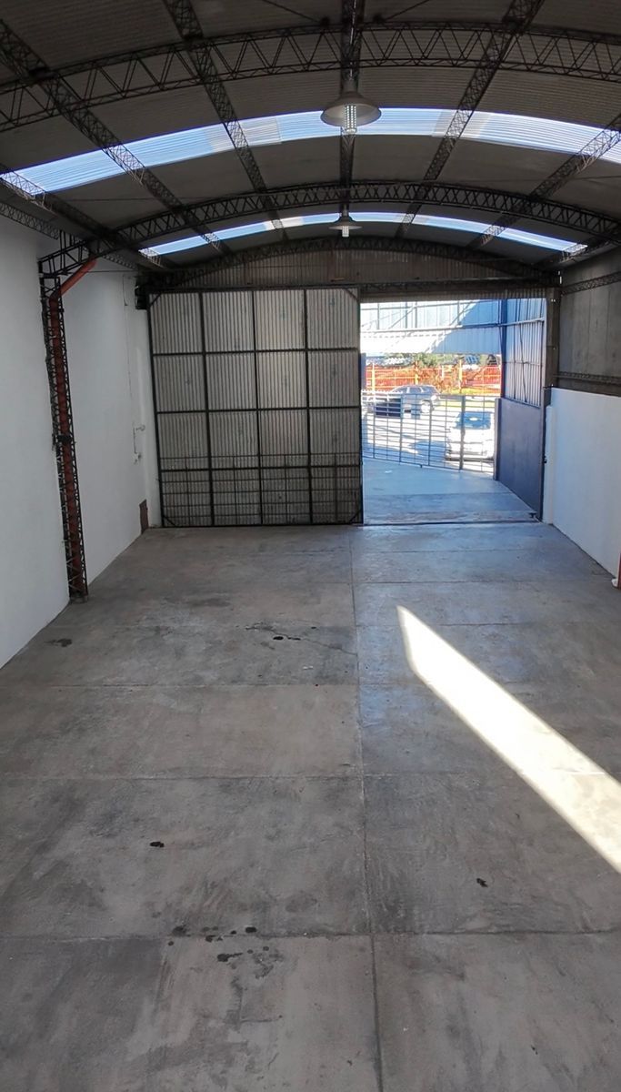 Excelente local comercial con Galpón/depósito — foto 13