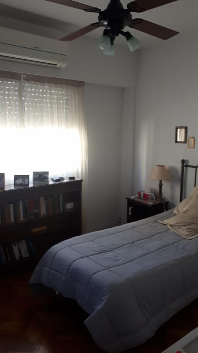 Muy buen departamento con vista abierta en Almagro.