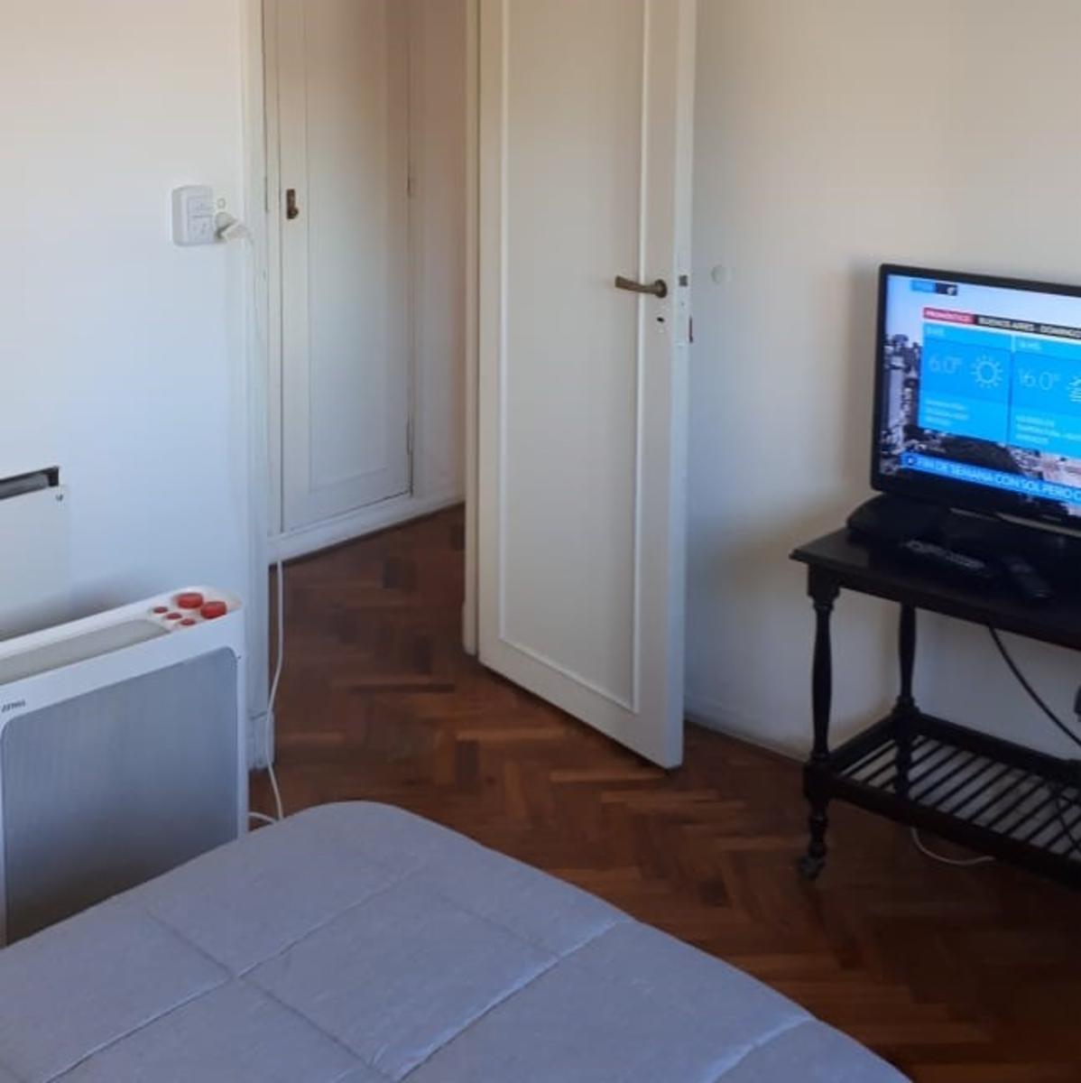 Muy buen departamento con vista abierta en Almagro. — foto 3