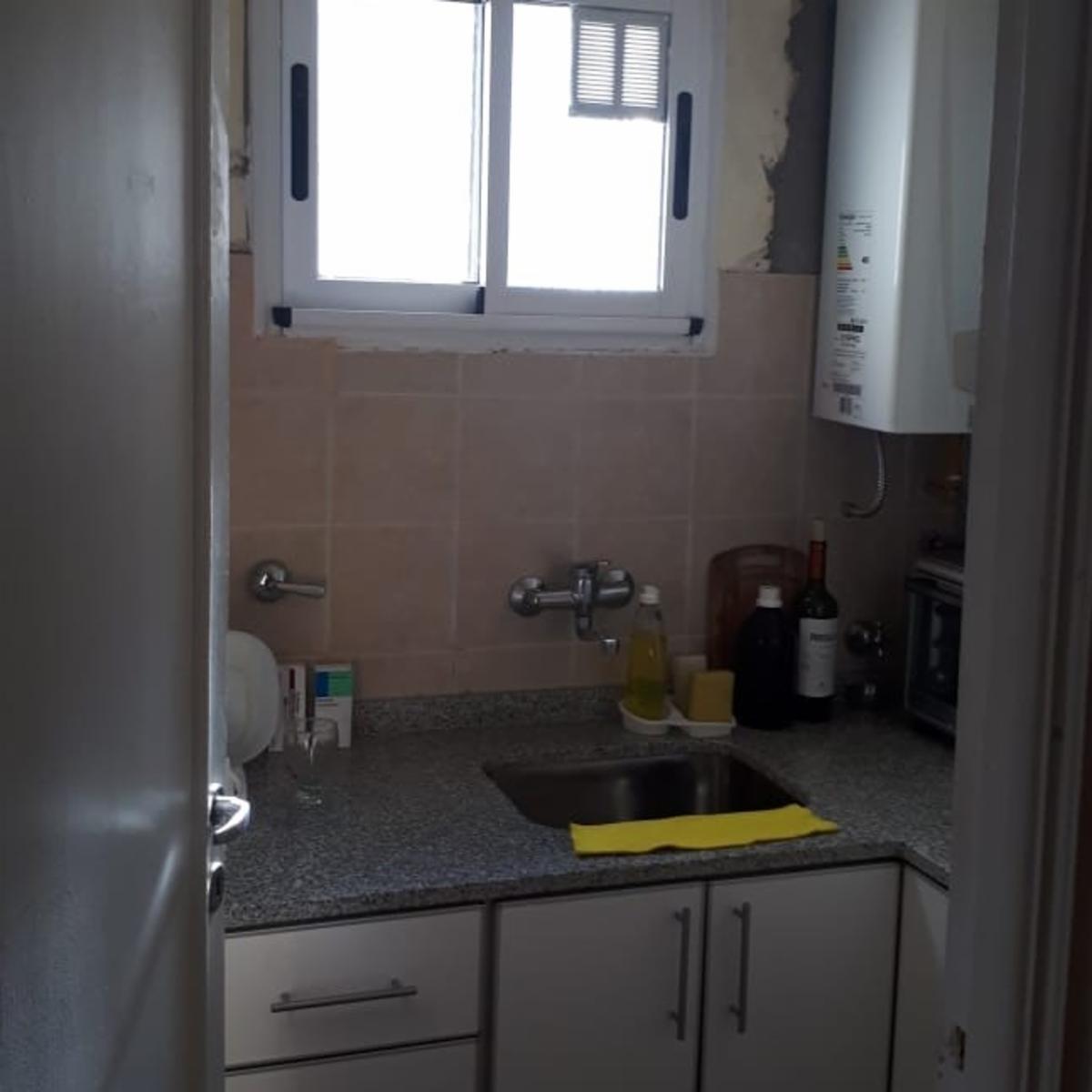 Muy buen departamento con vista abierta en Almagro. — foto 6
