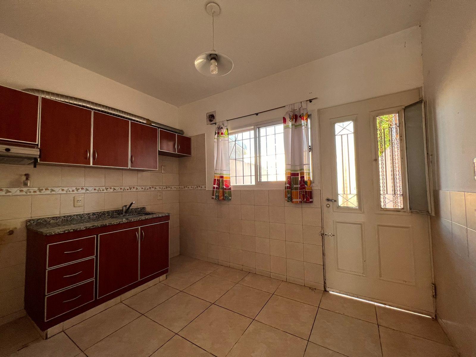 Duplex En Moron De Ambientes Amplios Y Luminosos Con Guardacoches Y Patio - Apto Credito Hipotecario - Se Escucha Oferta Razonable — foto 5