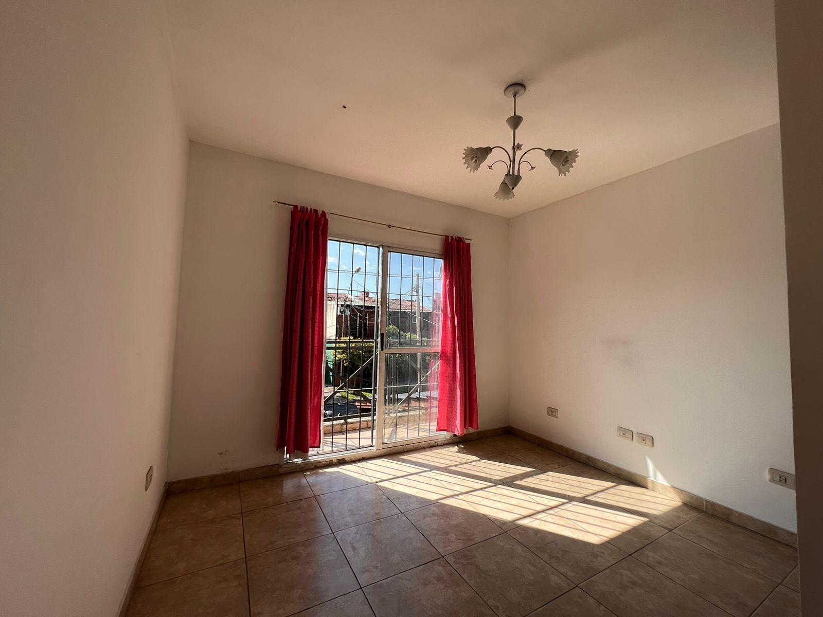 Duplex En Moron De Ambientes Amplios Y Luminosos Con Guardacoches Y Patio - Apto Credito Hipotecario - Se Escucha Oferta Razonable — foto 6
