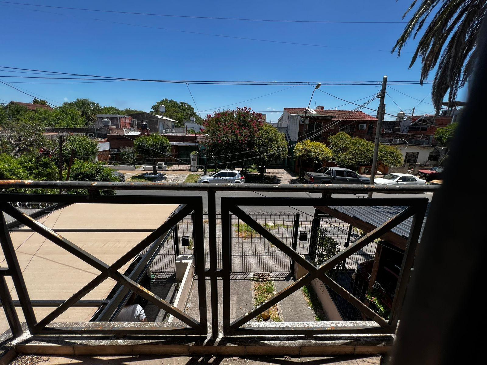 Duplex En Moron De Ambientes Amplios Y Luminosos Con Guardacoches Y Patio - Apto Credito Hipotecario - Se Escucha Oferta Razonable — foto 14