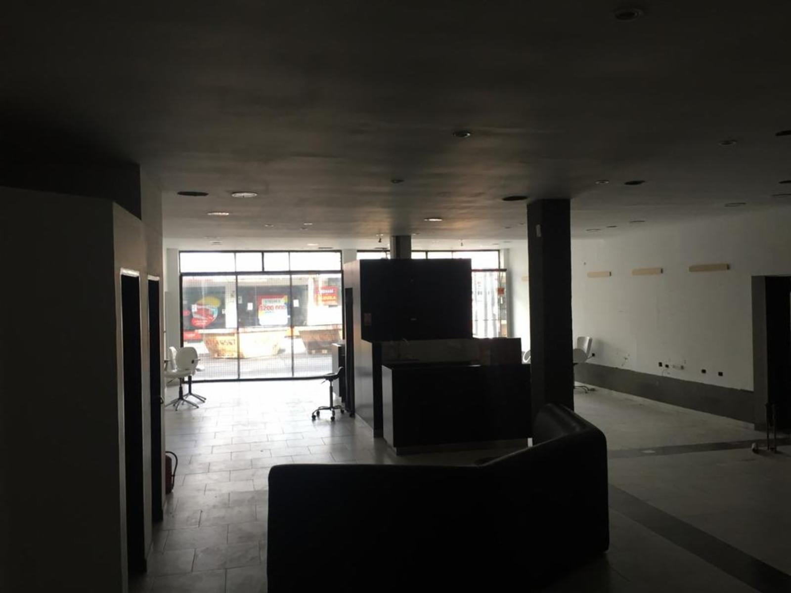 Local comercial a metros de Peatonal Belgrano - 5