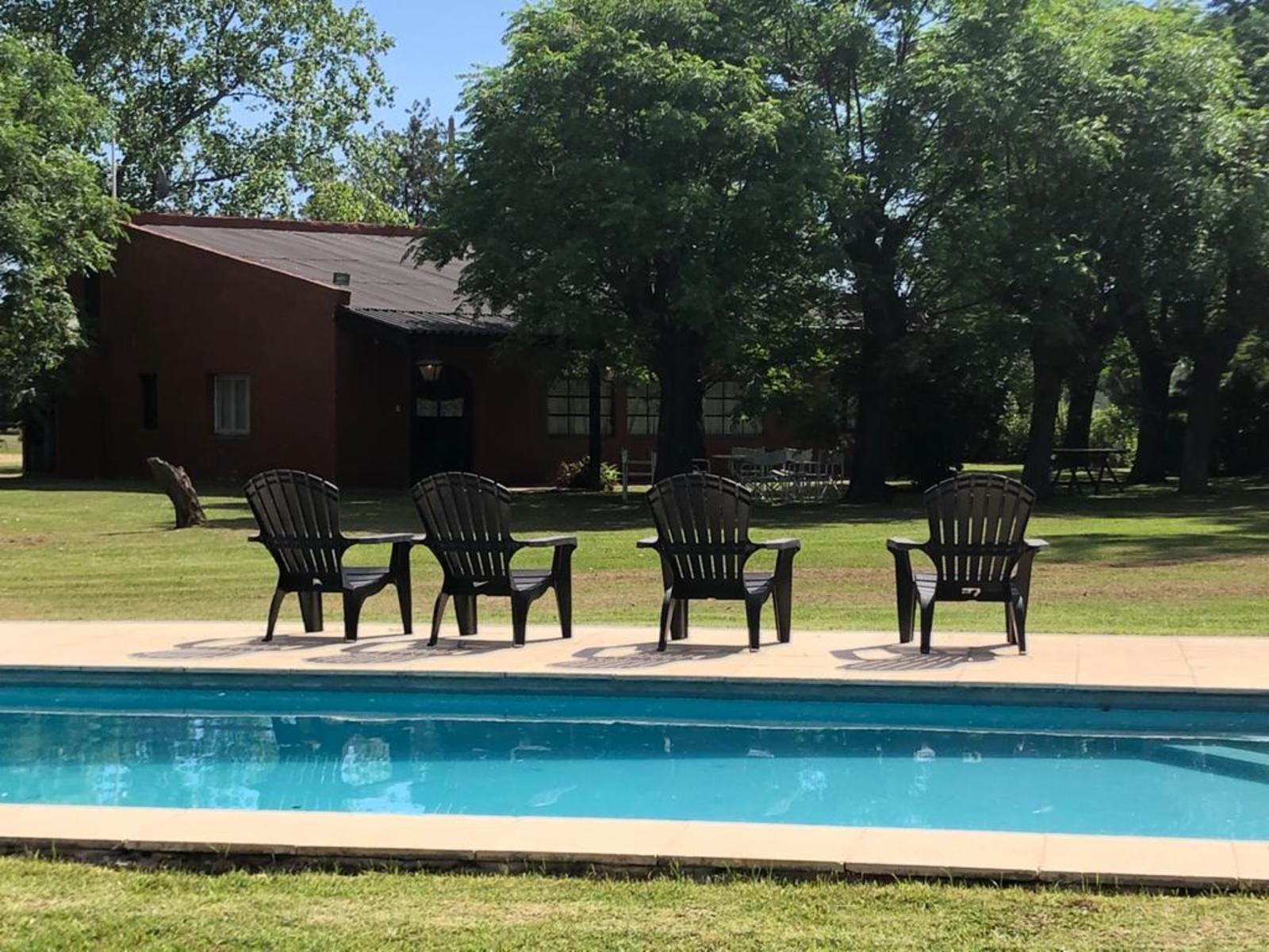 Excelente casa - quinta con pileta - 2