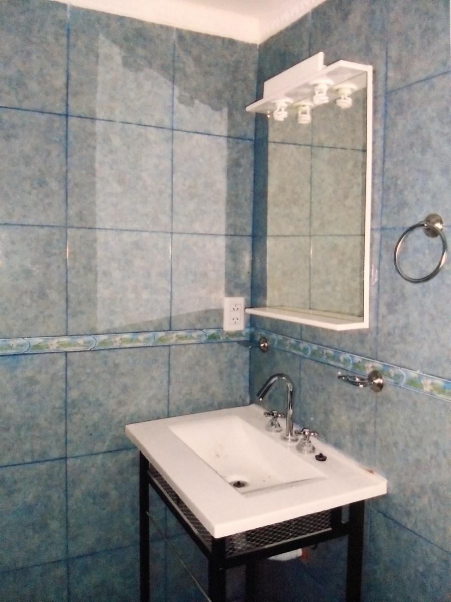 casita reciclada en buen estado con mucho terreno y muy buena sombra, — foto 2