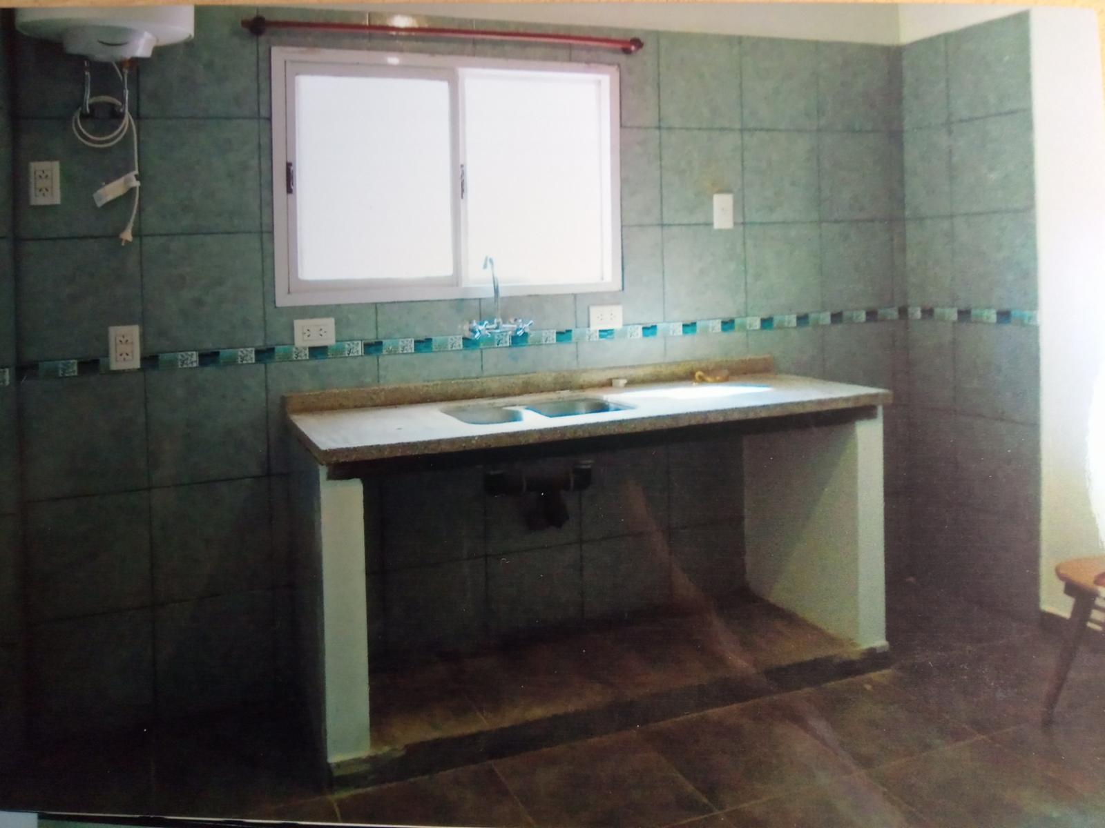 casita reciclada en buen estado con mucho terreno y muy buena sombra, — foto 3