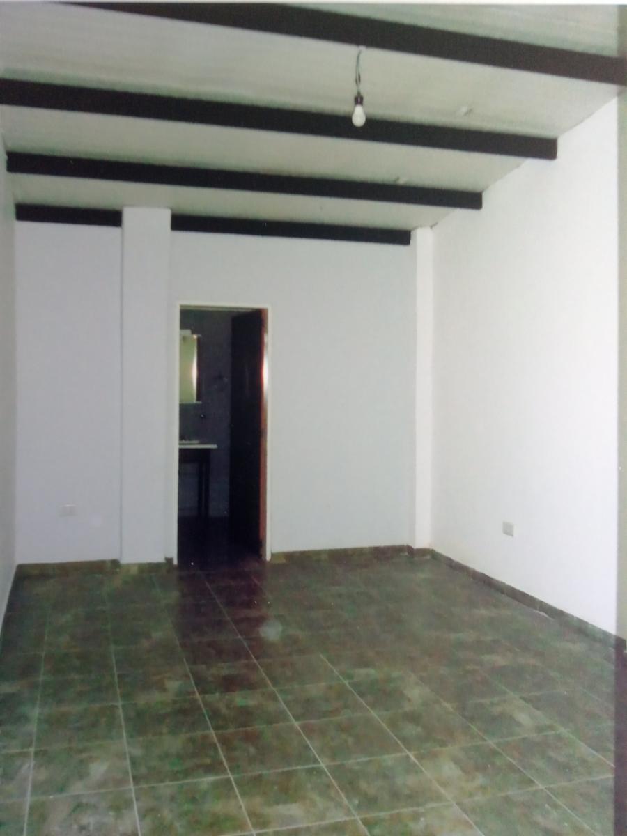 casita reciclada en buen estado con mucho terreno y muy buena sombra, — foto 4