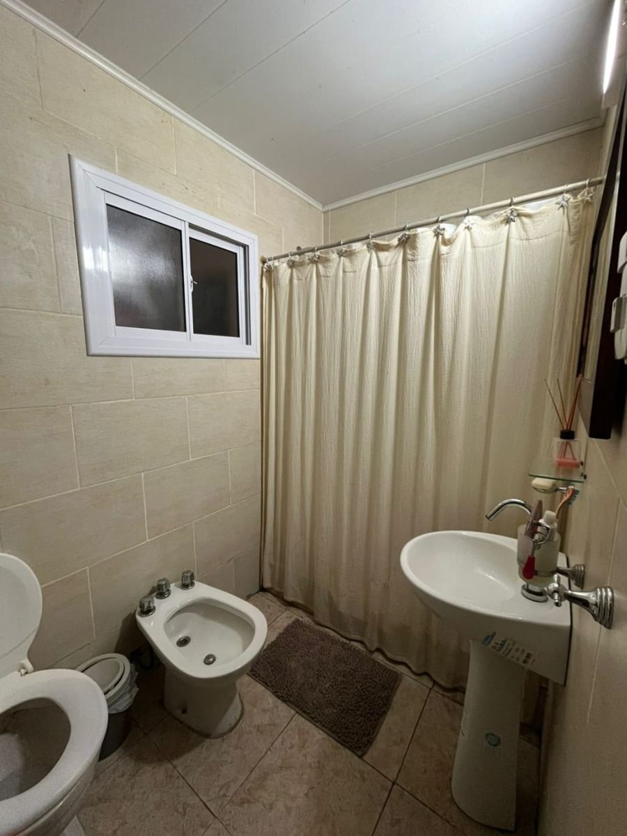 Vivienda a metros de Av. Villamayor: Excelente ubicación y servicios — foto 3