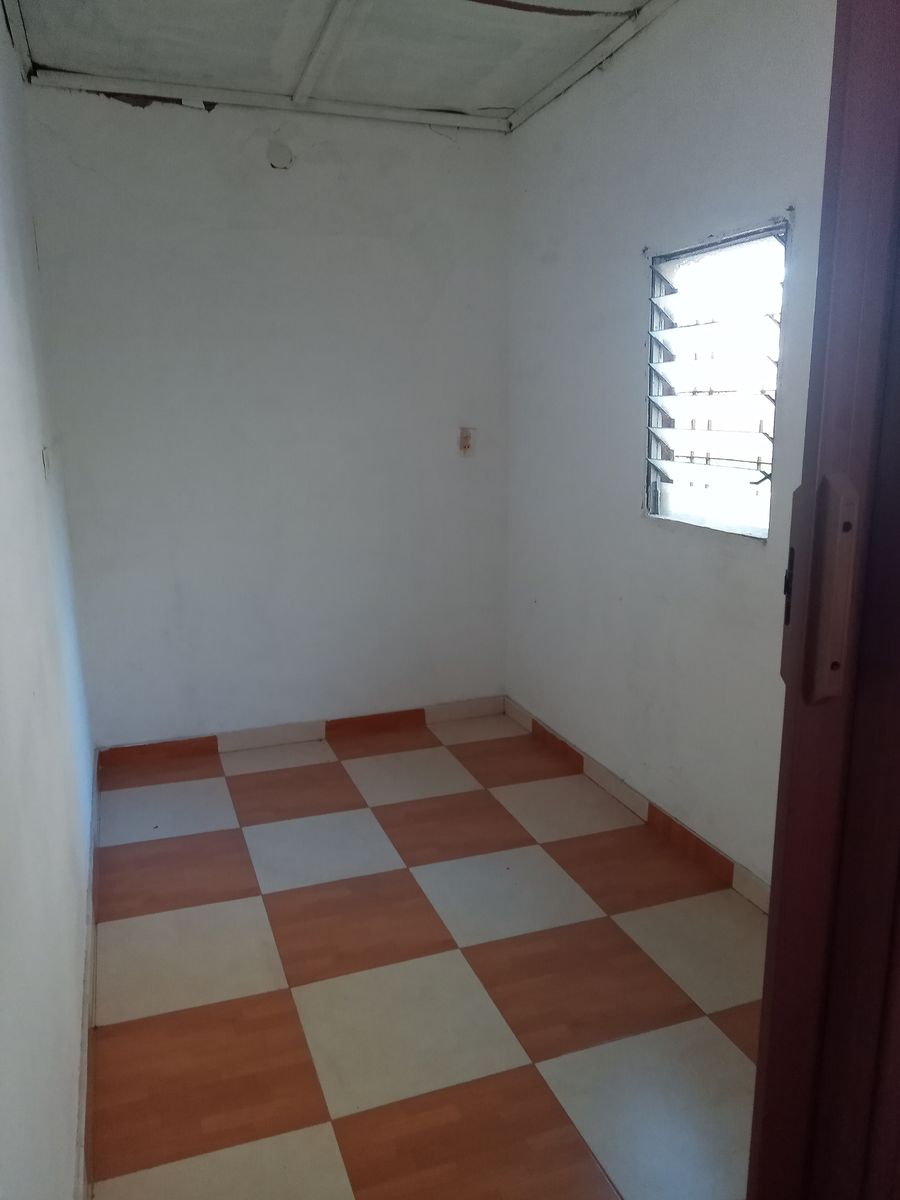 Oportunidad de inversión en Arias 664: Casa, local y departamento sobre amplio terreno — foto 3