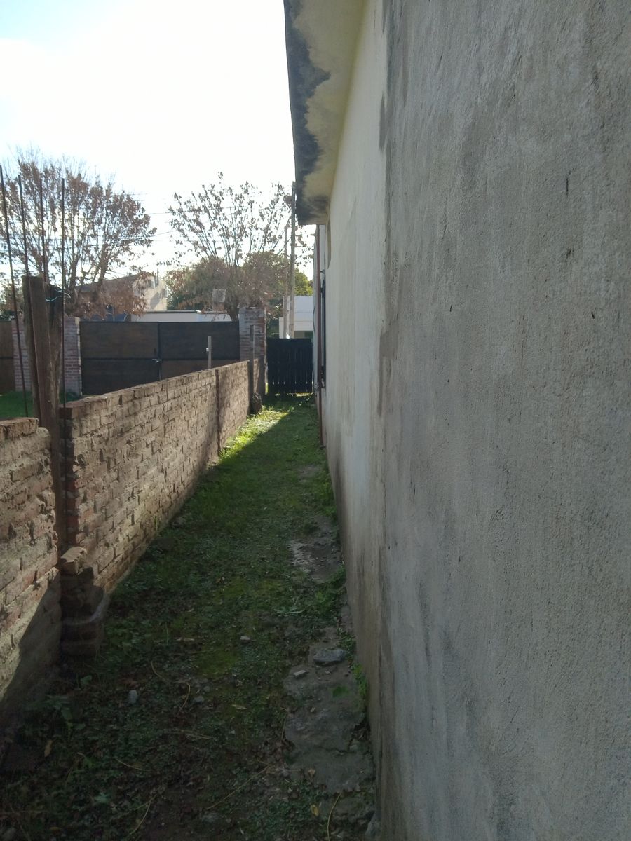 Oportunidad de inversión en Arias 664: Casa, local y departamento sobre amplio terreno — foto 5