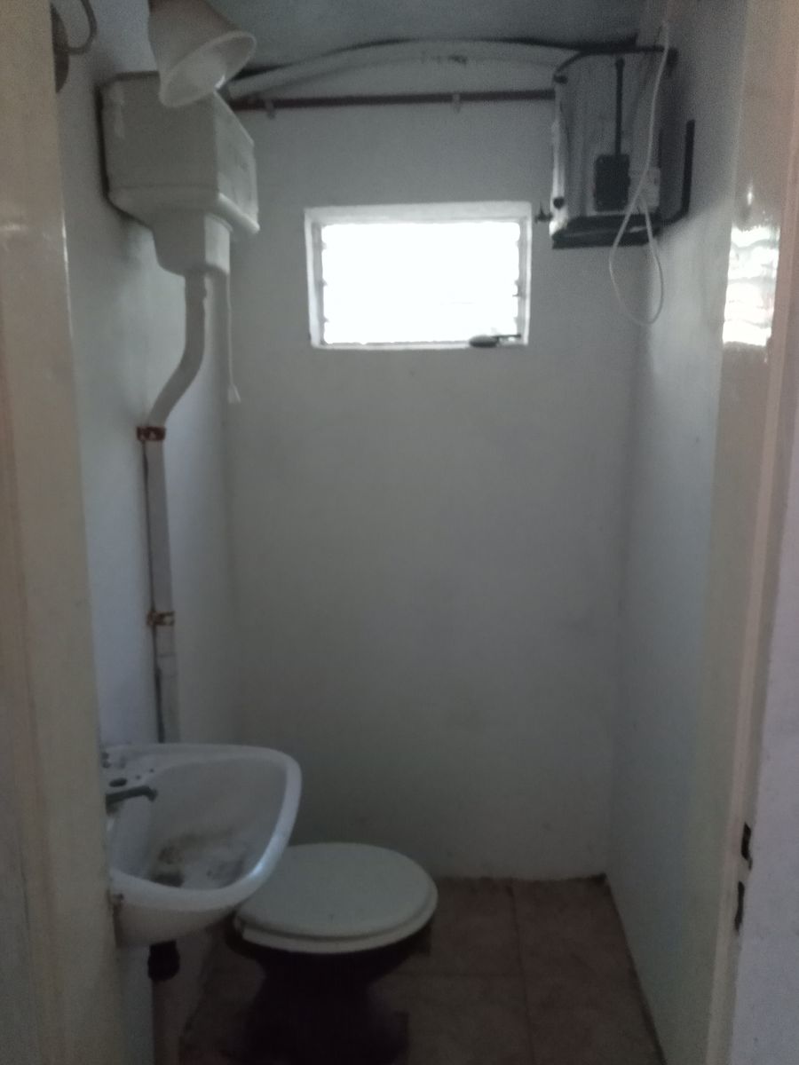 Oportunidad de inversión en Arias 664: Casa, local y departamento sobre amplio terreno — foto 7