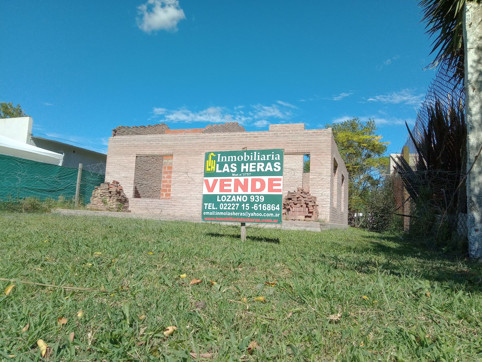 Vivienda a terminar con gran potencial sobre Roque Sáenz Peña 250 - 1