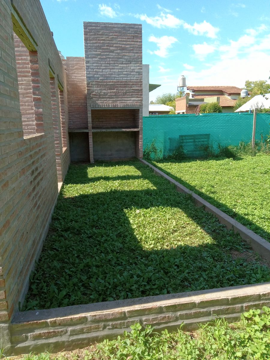 Vivienda a terminar con gran potencial sobre Roque Sáenz Peña 250 - 9