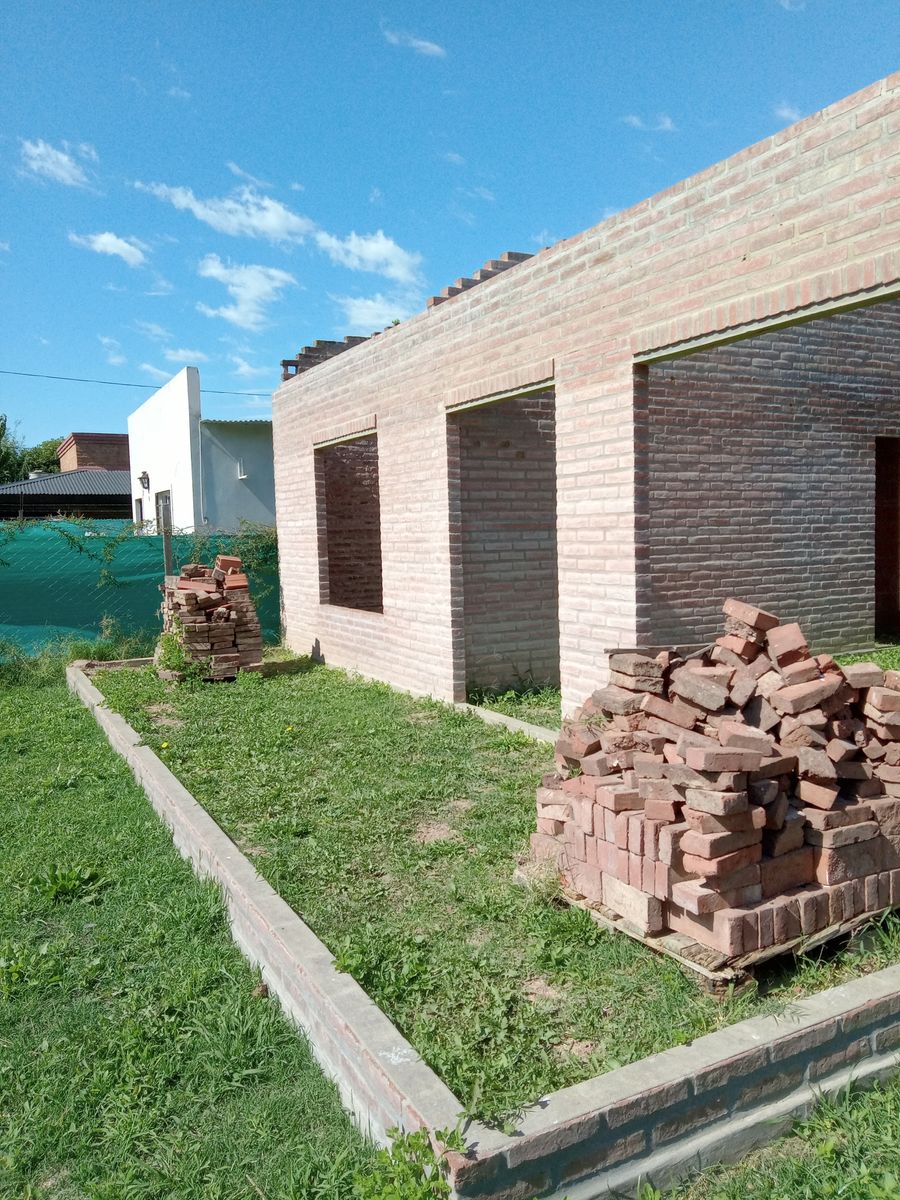 Vivienda a terminar con gran potencial sobre Roque Sáenz Peña 250 - 11