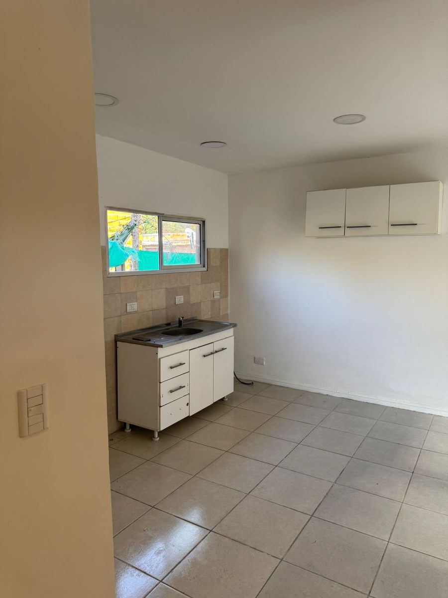 Oportunidad: Casa de 33 m² en impecable estado sobre Rivadavia 873 - 3