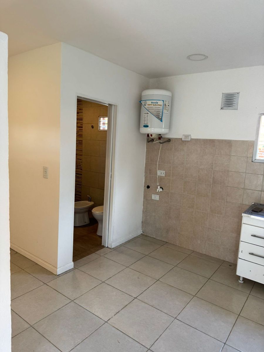 Oportunidad: Casa de 33 m² en impecable estado sobre Rivadavia 873 - 7