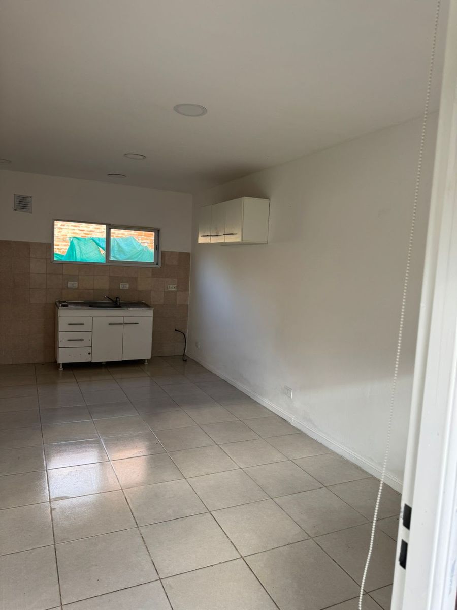 Oportunidad: Casa de 33 m² en impecable estado sobre Rivadavia 873 - 9