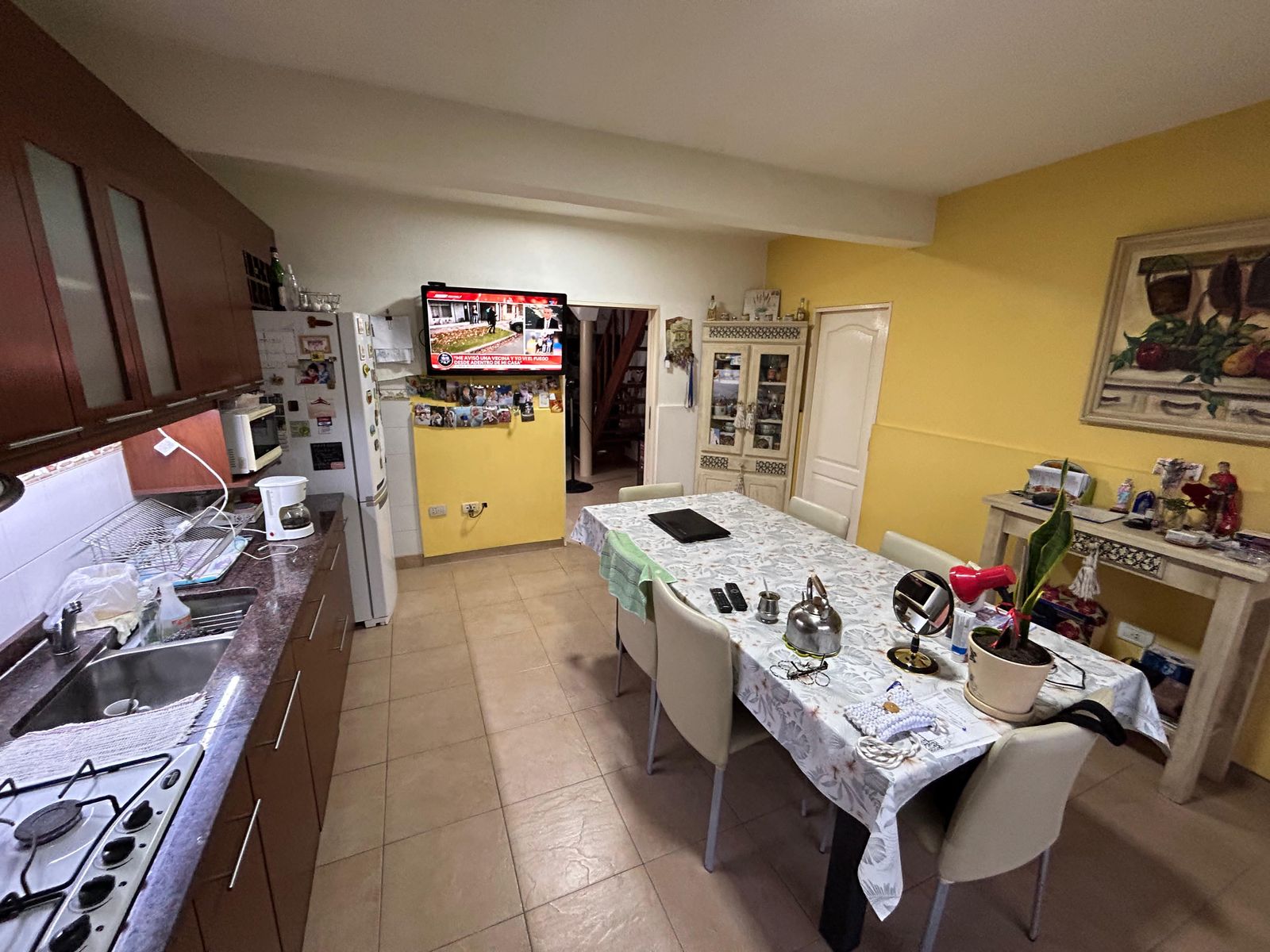 Amplia residencia con departamento independiente y quincho - 5