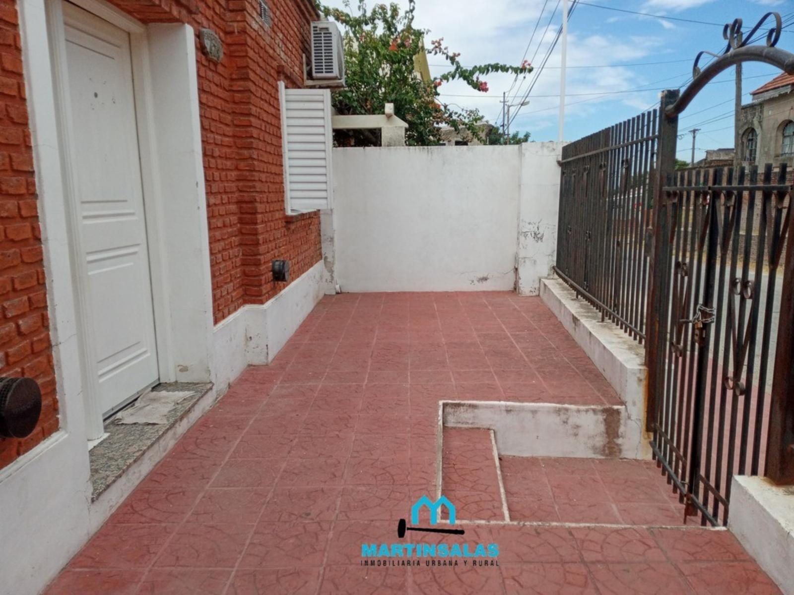 AMPLIA PROPIEDAD SOBRE CALLE CHACABUCO — foto 2