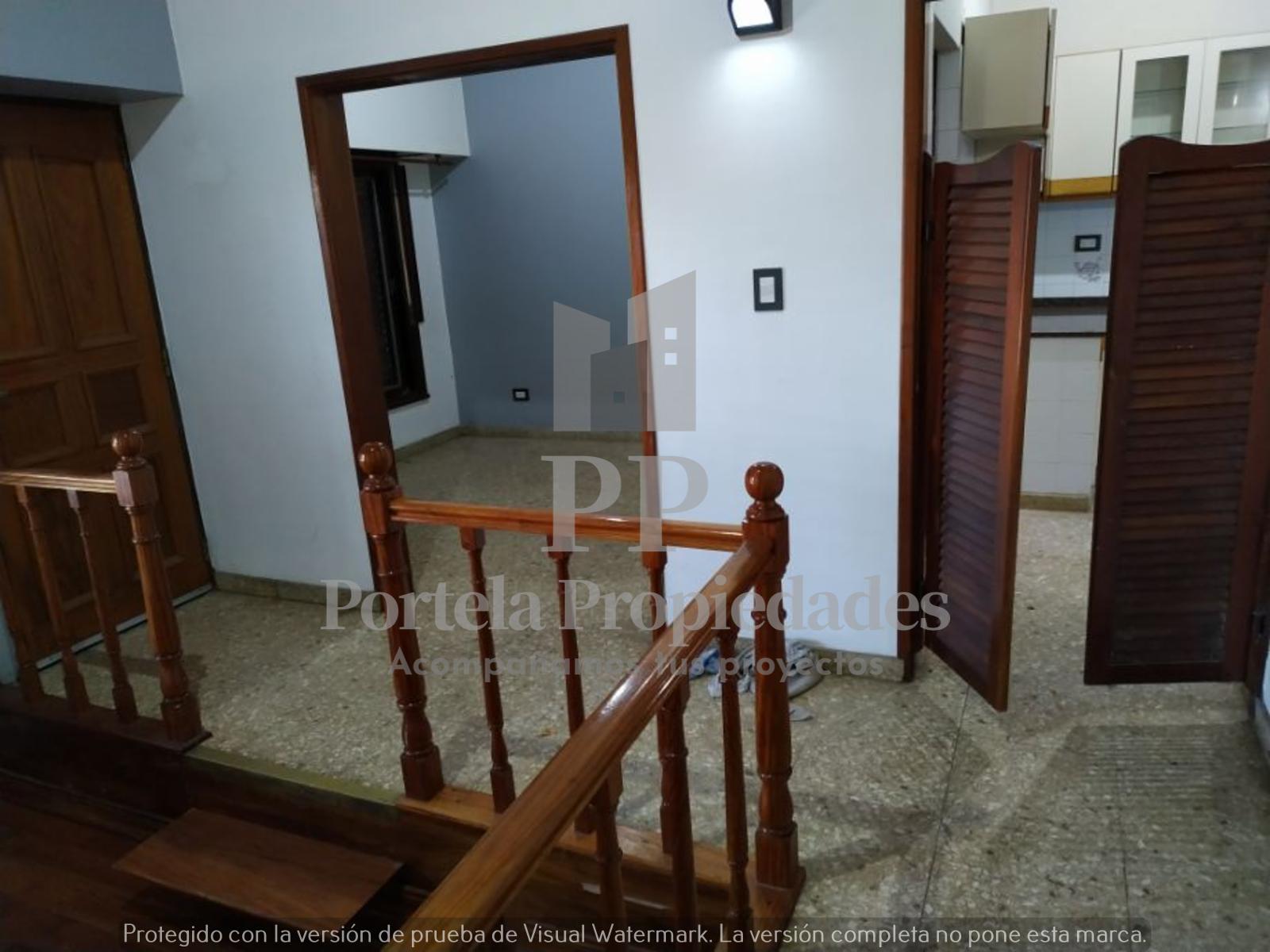 HERMOSO CHALET DE 3 AMBIENTES, BUENA UBICACIÓN CERCA DE LA MUNICIPALIDAD DE HURLINGHAM. APTO CRÉDITO. — foto 2