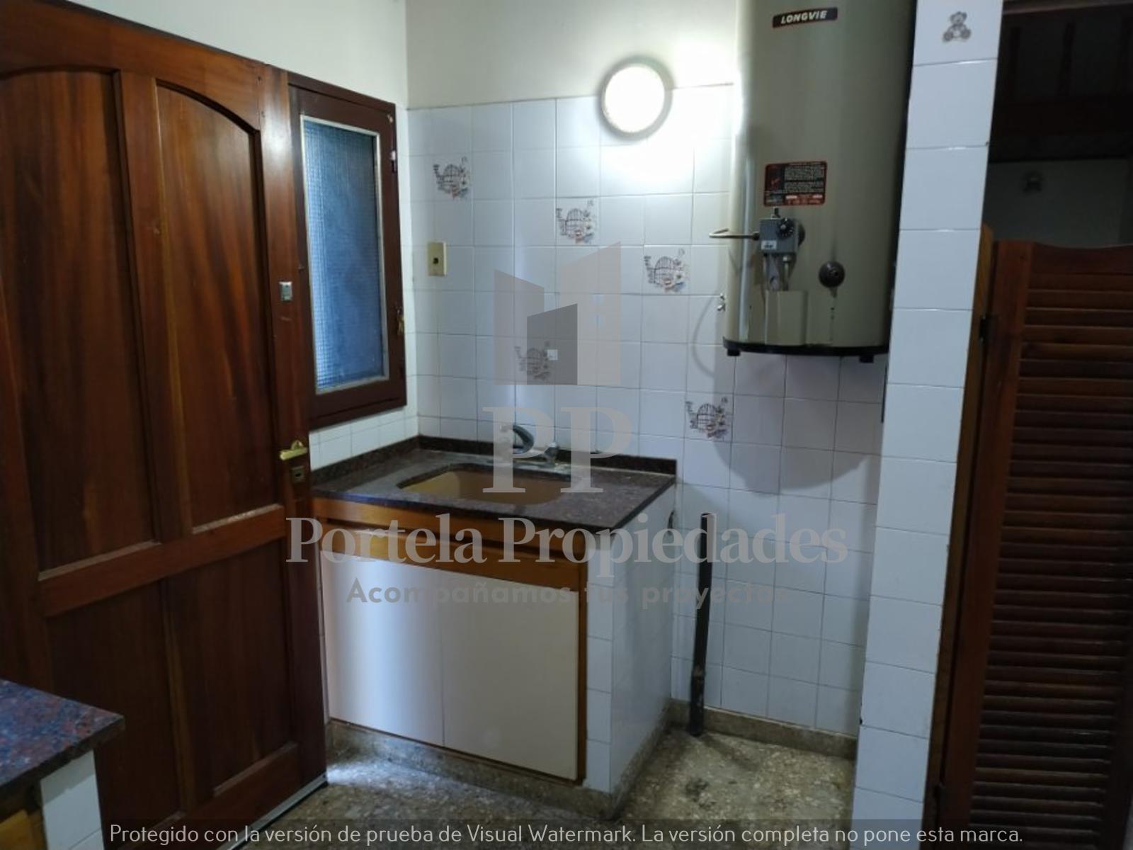 HERMOSO CHALET DE 3 AMBIENTES, BUENA UBICACIÓN CERCA DE LA MUNICIPALIDAD DE HURLINGHAM. APTO CRÉDITO. — foto 4