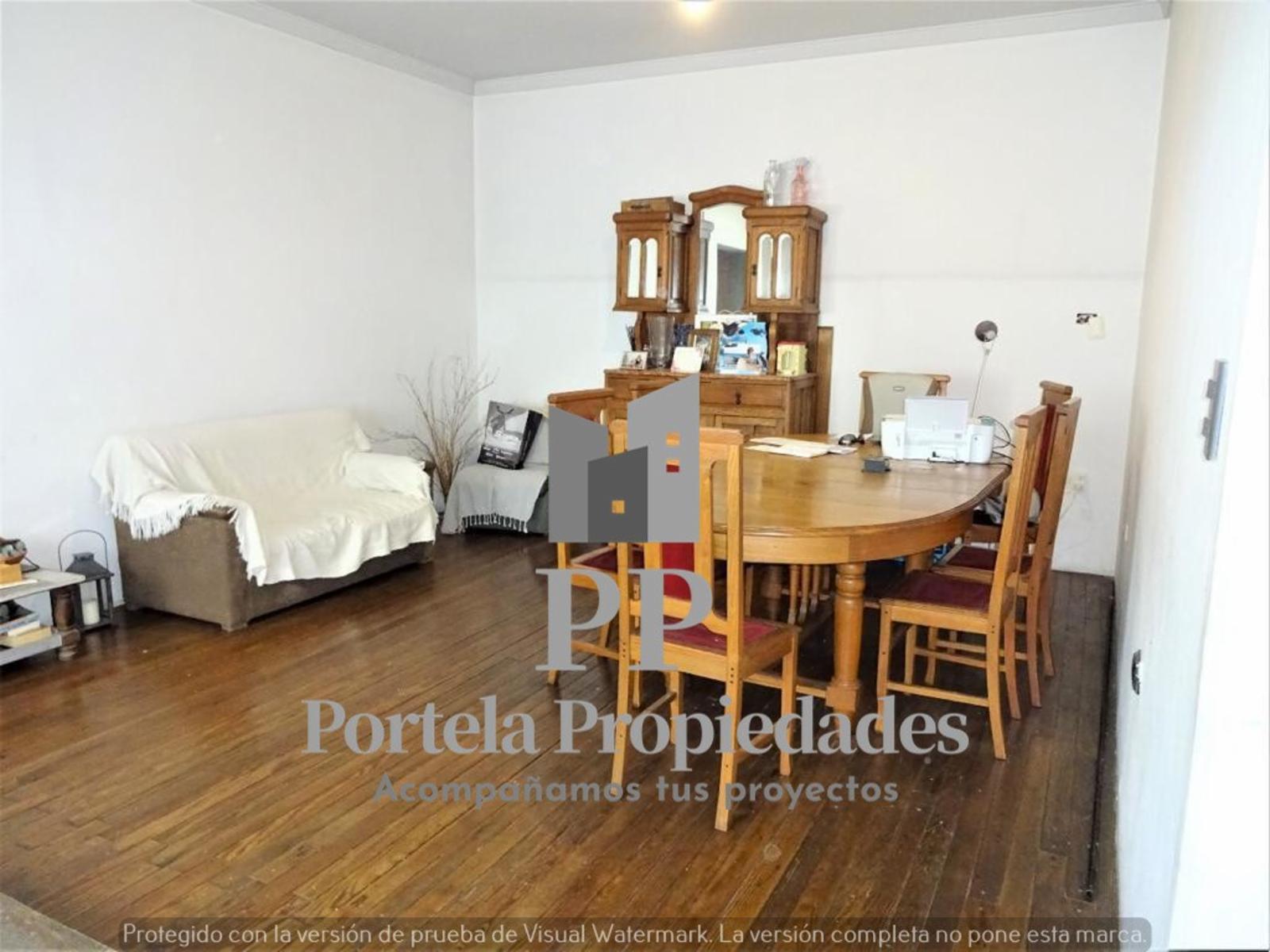 AMPLIO LOTE DE 8.66 X 50 METROS CON 3 CASAS EN CASTELAR SUR — foto 2