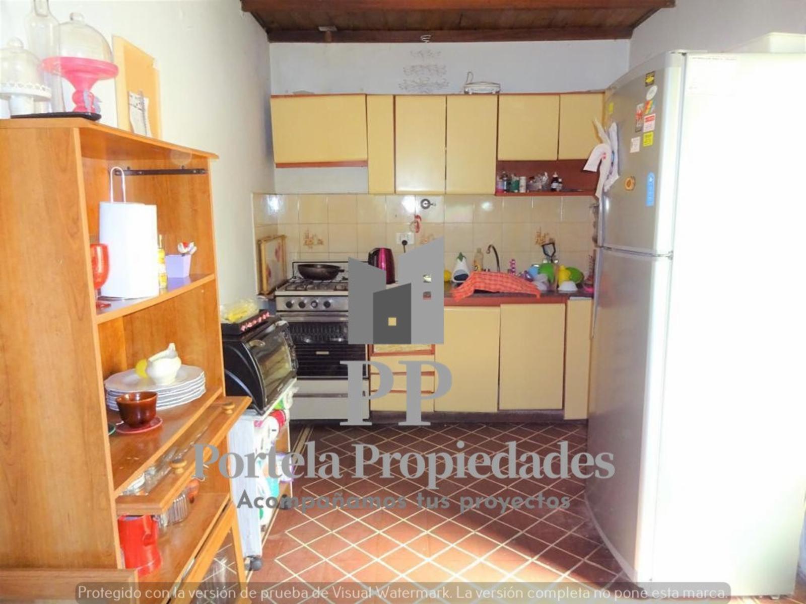 AMPLIO LOTE DE 8.66 X 50 METROS CON 3 CASAS EN CASTELAR SUR — foto 5