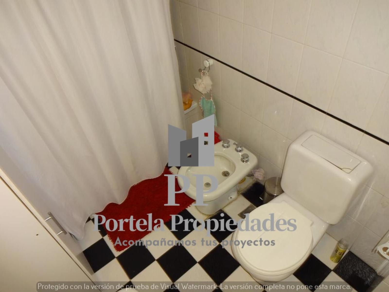 AMPLIO LOTE DE 8.66 X 50 METROS CON 3 CASAS EN CASTELAR SUR — foto 9