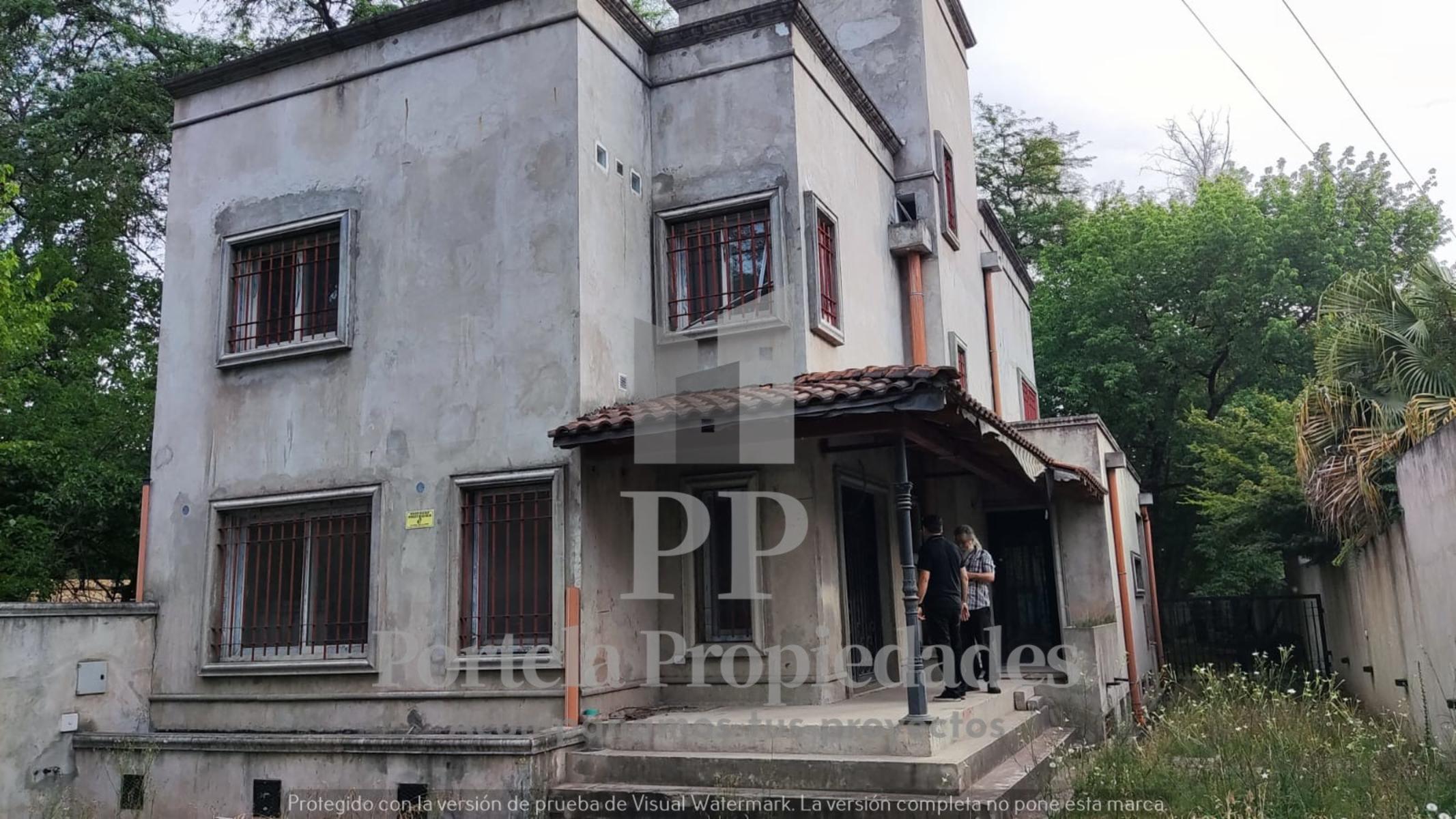 IMPORTANTE CASA A TERMINAR EN EL CORAZÓN DE PARQUE LELOIR